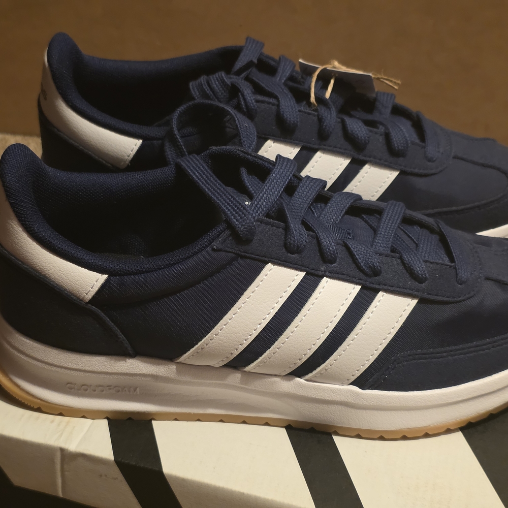Adidas Run 70s 2.0 Size 6Y/7W - Brand NEW in Box
